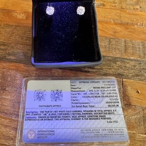 2 Ct F-G color diamond stud earrings